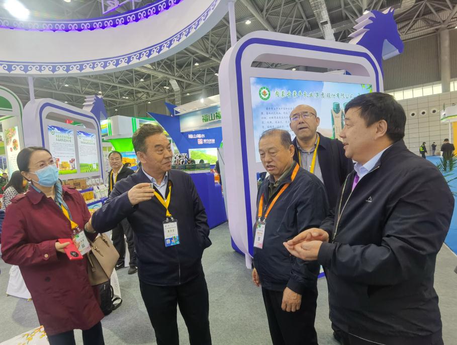 內(nèi)蒙古1400多種有機(jī)、綠色農(nóng)畜產(chǎn)品亮相中國綠色食品博覽會(huì)和中國國際有機(jī)食品博覽會(huì)